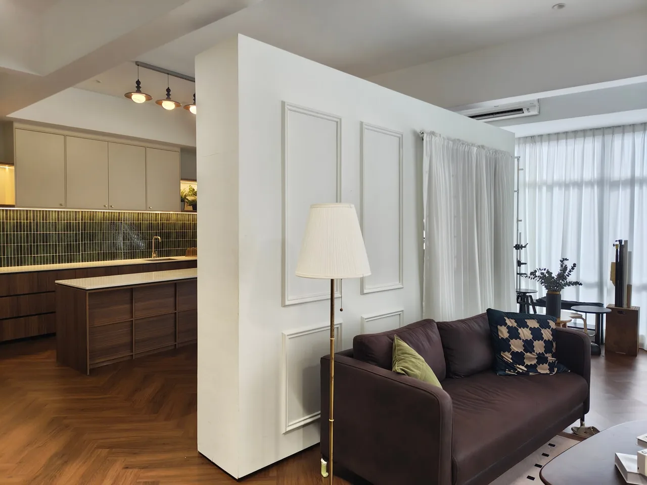 The movable wall, kitchen on one side, living set on the other